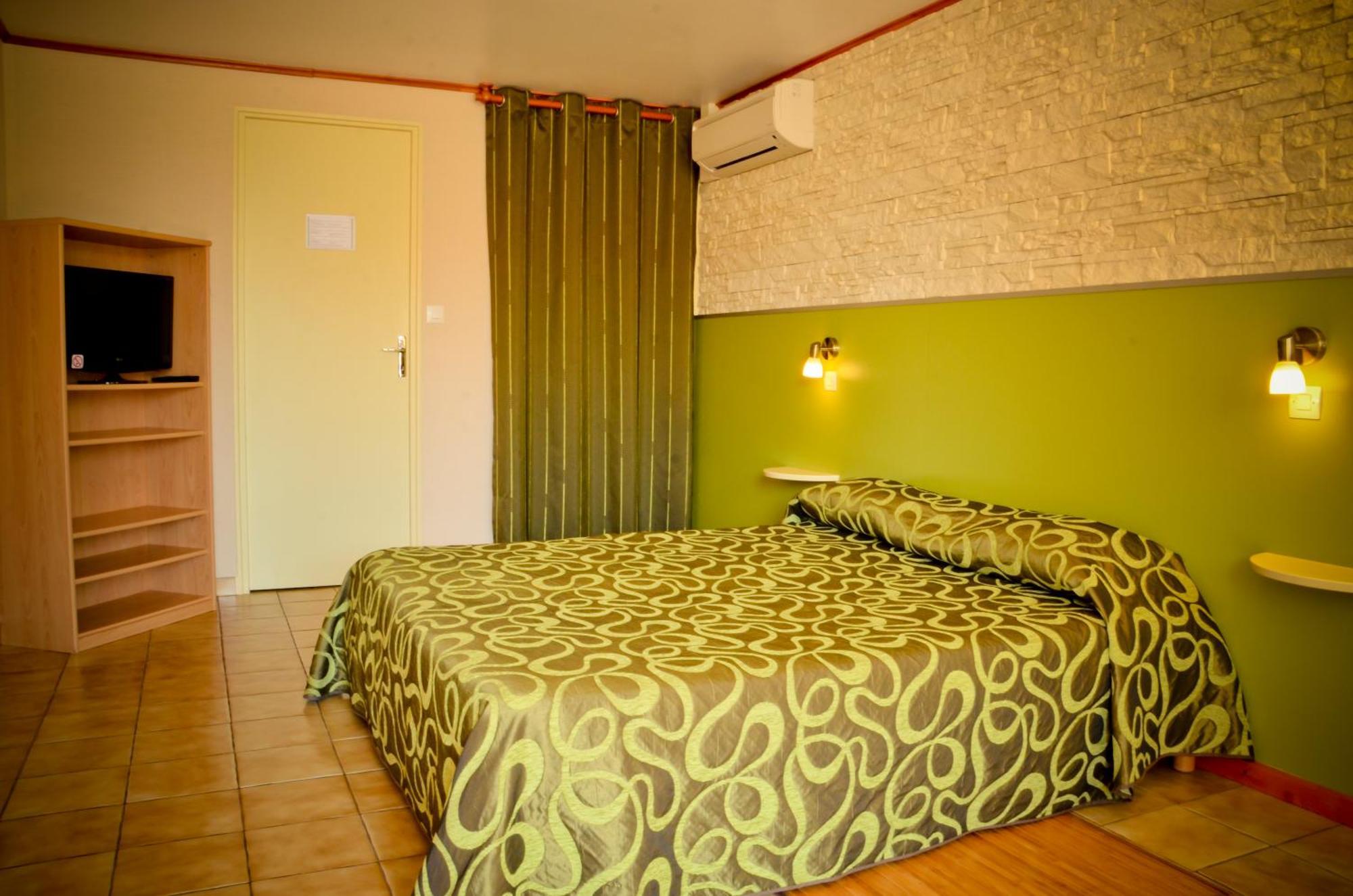 Hotel Les Pins Уртен Екстер'єр фото